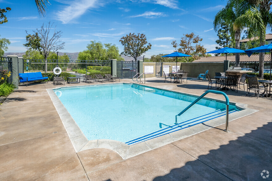 Pool and Spa - Overlook at Anaheim Hills Apartments 55+