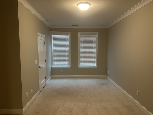 Building Photo - Spacious Town Home Inside Beltline