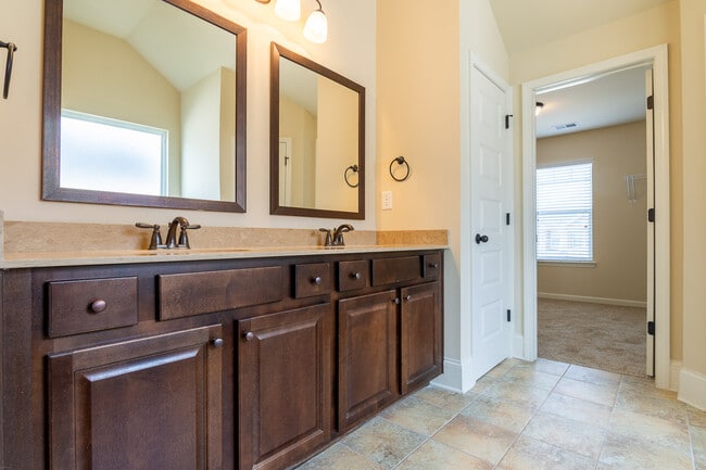 Building Photo - 1037 Dietrich Ln