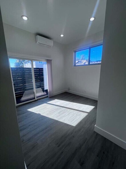 Building Photo - 724 37th St