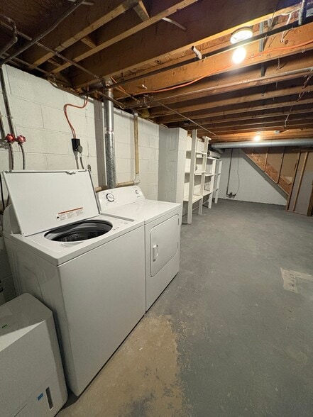 Building Photo - 275 W 10th St