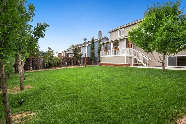 Building Photo - Updated 4 Bedroom Home with Amazing Yard, ...