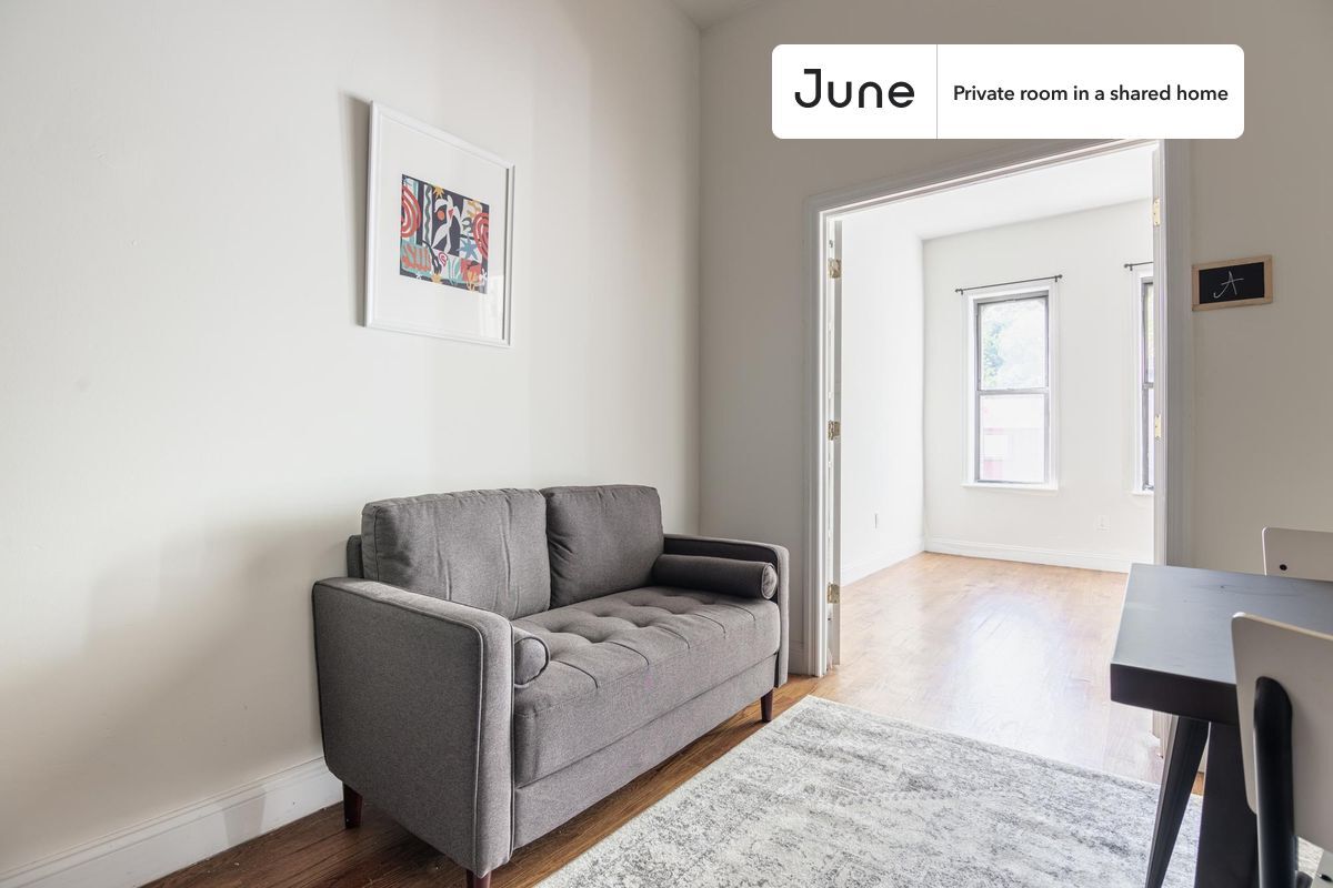 Building Photo - Private bedroom in 4 bed/1 bath Home