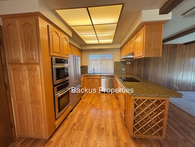 Building Photo - Wonderful three bedroom home in South Salinas