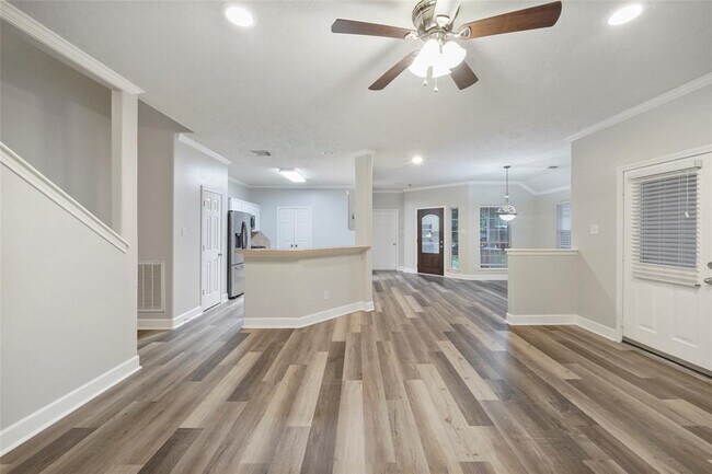 Building Photo - 6 Valewood Pl