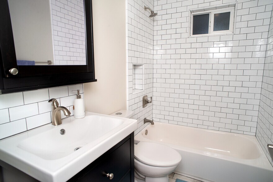 Building Photo - 6458 Hanna Ave