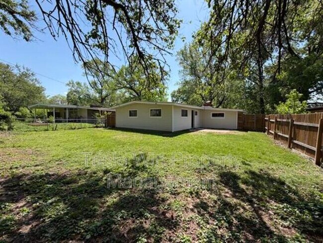 Building Photo - 765 Bobbins Ln