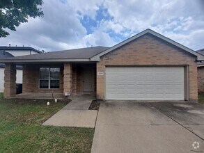 Building Photo - Beautiful 4/2/2 With Community Pool in Mes...