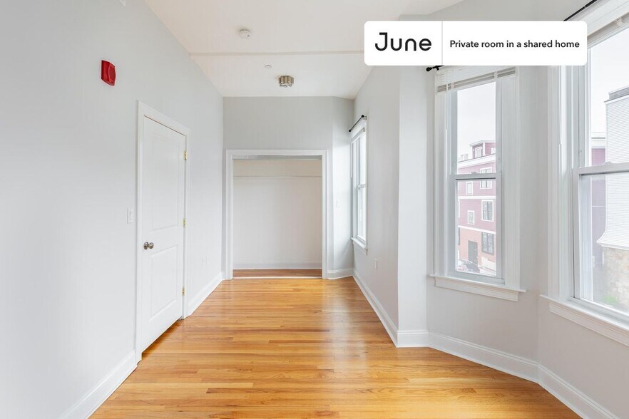 Building Photo - Room in Shared 3 bed/2 bath home