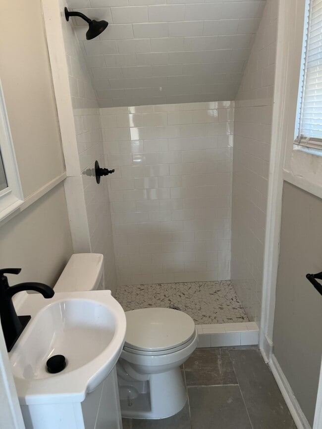 Building Photo - 214 W Buena Vista Ave