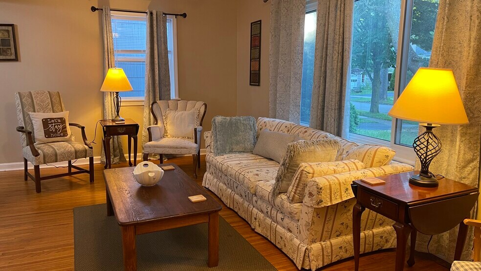 Living room - 3 Stanford Rd W