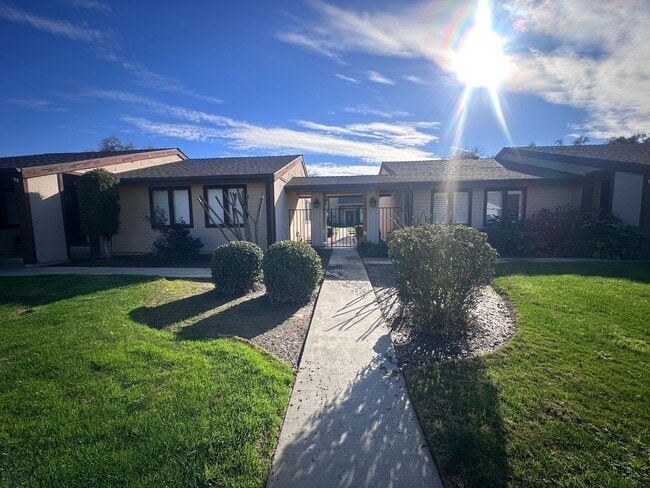 Building Photo - NW Visalia Home Coming Soon!