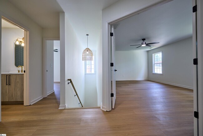 Building Photo - 307 Woodruff Lake Way