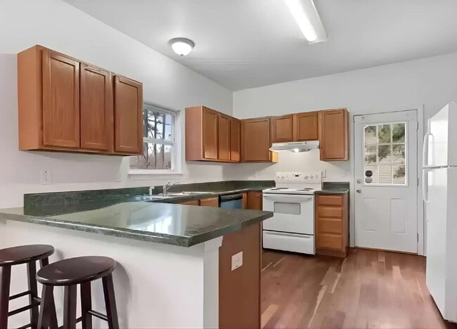 Building Photo - Affordable $190/Week Furnished Room in Westside Intown Atlanta – Utilities Included - High Speed ...
