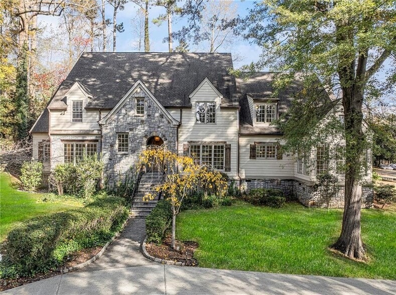 Building Photo - 960 Landmark Dr NE