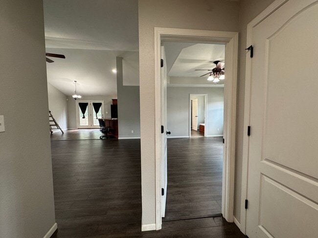 Building Photo - Well Maintained 4 Bedroom with a Privacy F...