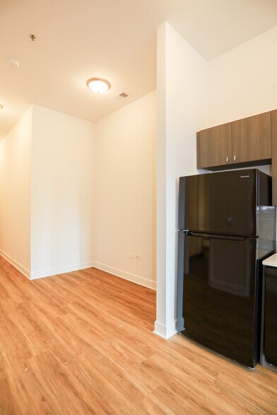 Building Photo - 3158 N Broadway St