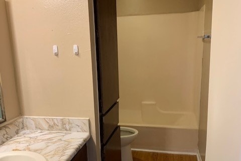 Building Photo - Loggins Court Apartments