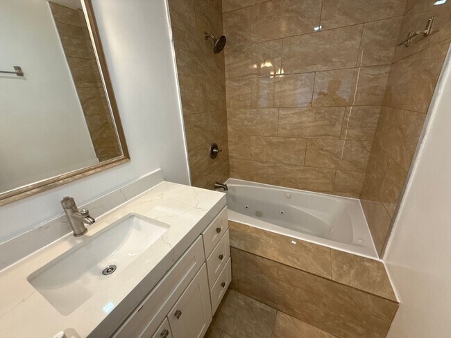 Building Photo - EPIC REA - Spacious 3BR/2BA House - Renova...