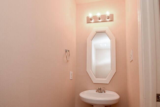 Building Photo - 9602 Siano Pines Dr