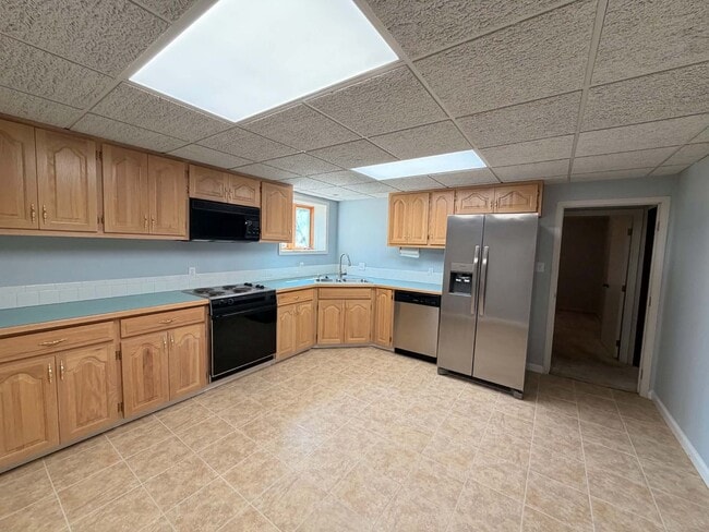 Building Photo - 4427 Edgewood Cir