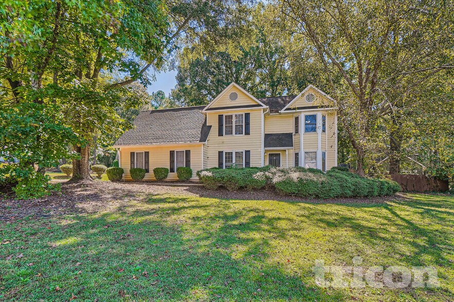 Building Photo - 5 Meadow Green