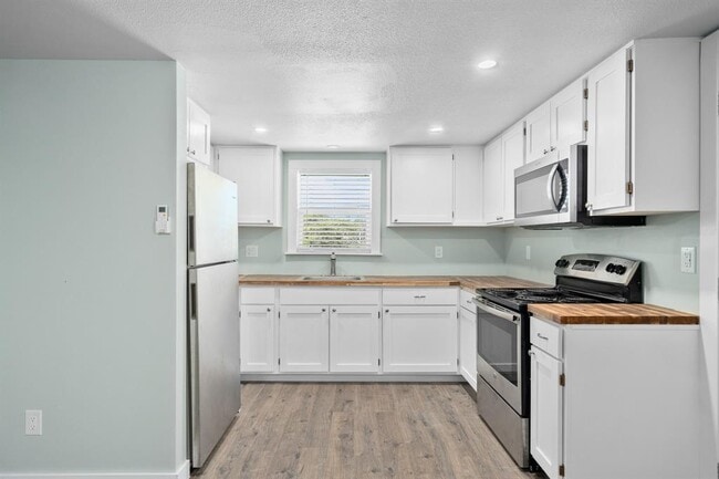 Building Photo - 248 Post Oak Ln