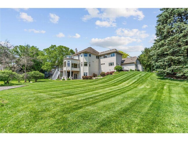 Building Photo - 6210 Deerwood Cir N