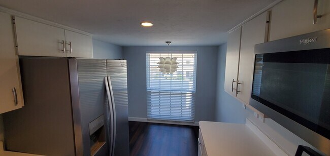 Building Photo - 5210 Wedgewood Ln