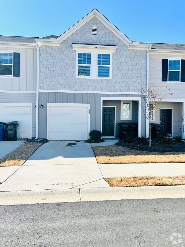 Building Photo - Luxury Townhome in Cartersville - 1/2 Off ...