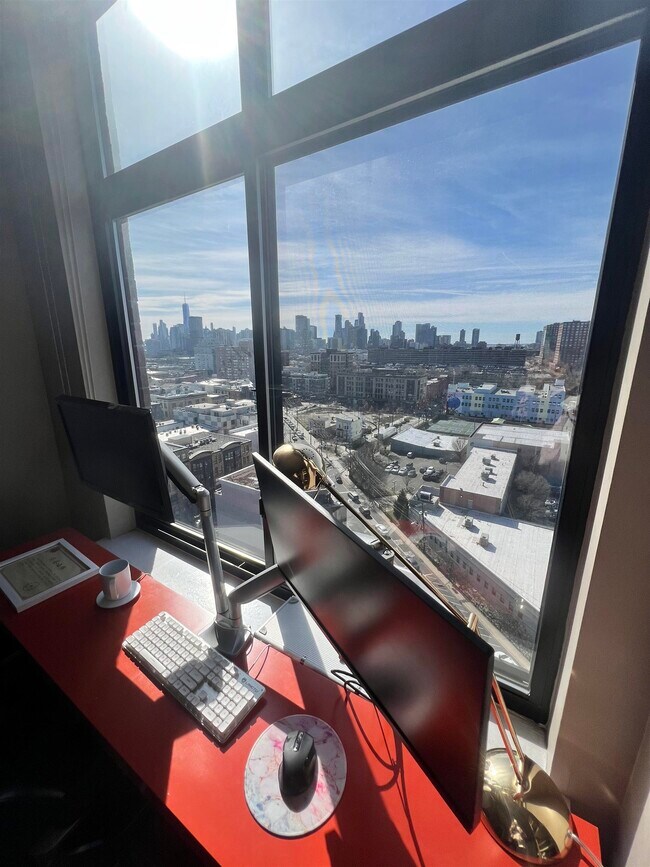 Building Photo - 700 1st St