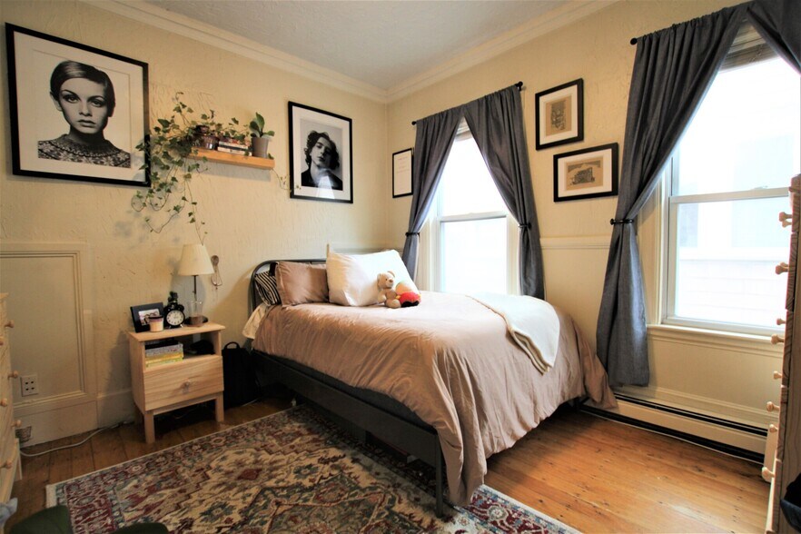 Building Photo - 93 Hillside St