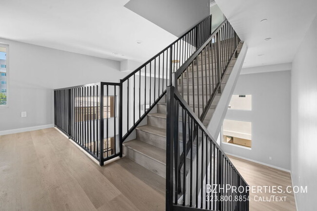 Building Photo - Beautiful Modern Duplex in the heart of No...