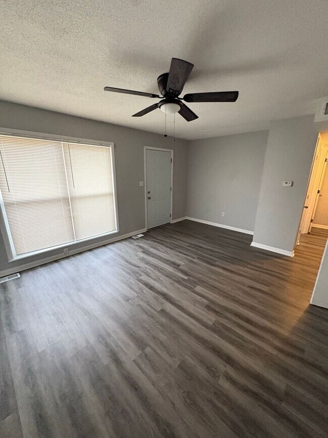 Building Photo - Spacious 2-Bed Duplex with Bonus Kitchen Storage