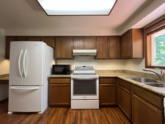 Building Photo - Charming Single-Level Home with Multiple Living Areas and Spacious Backyard Retreat