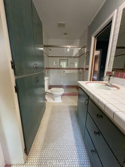 Building Photo - 5480 Live Oak Dr