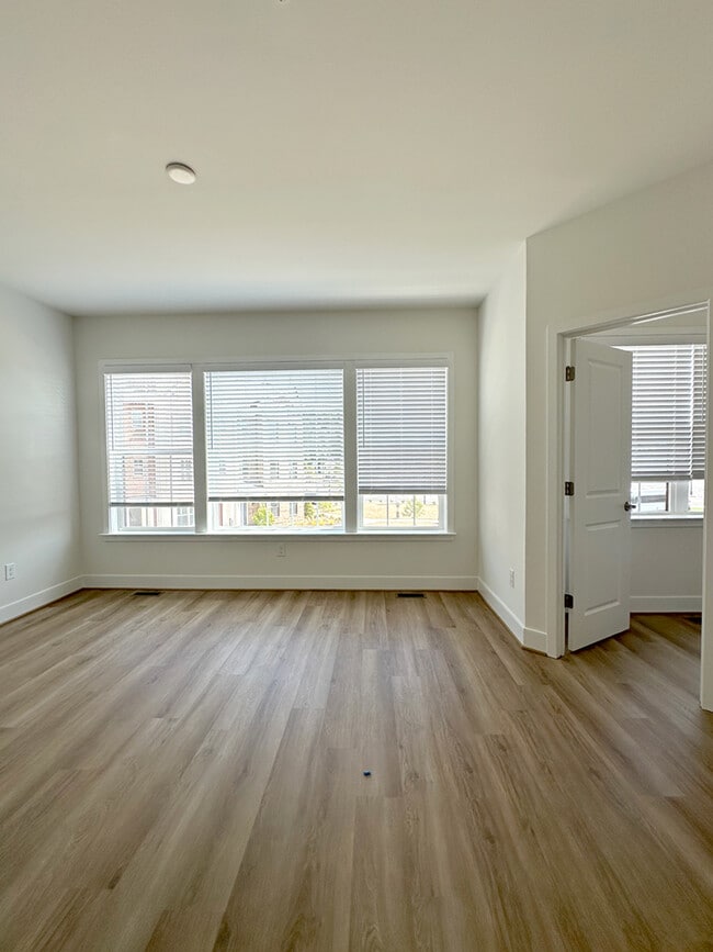 Building Photo - 5006 Distillers Ln