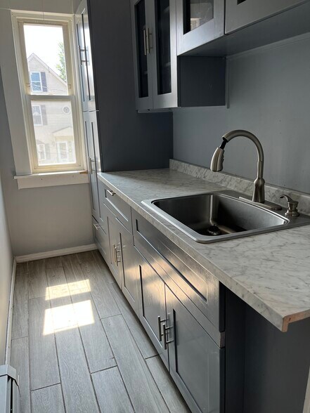 Primary Photo - 15 Gershom Ave