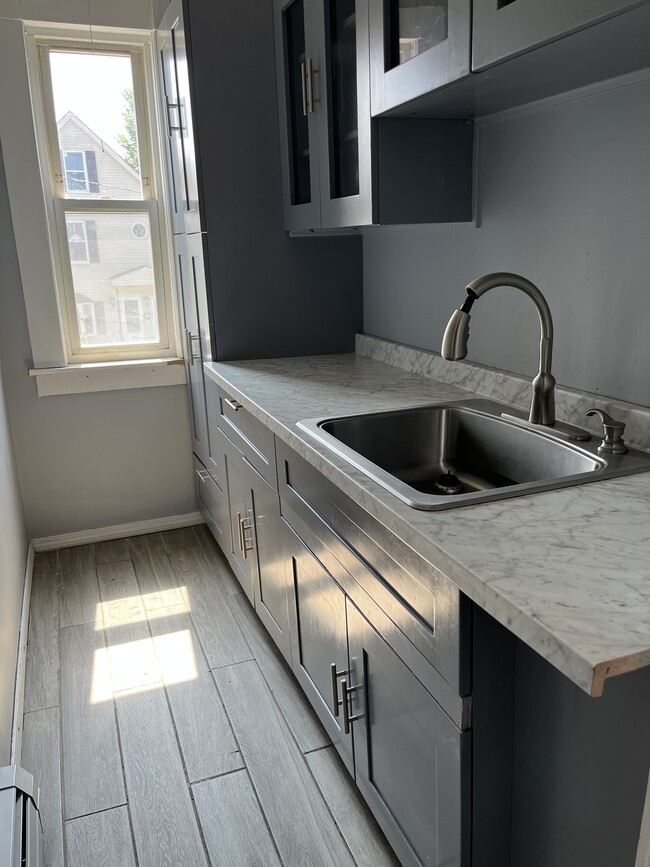 Building Photo - 15 Gershom Ave