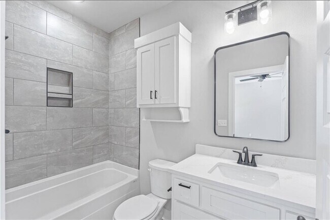 Building Photo - 6 Moniave Ln