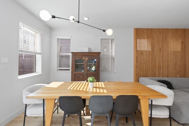 Building Photo - 5426 Oriente Ln