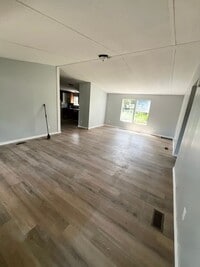 Building Photo - SPACIOUS 3BR/2BA Bushnell Home NO APPLICAT...