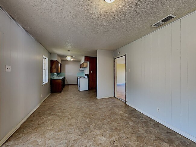 Building Photo - 873 Beverly Dr