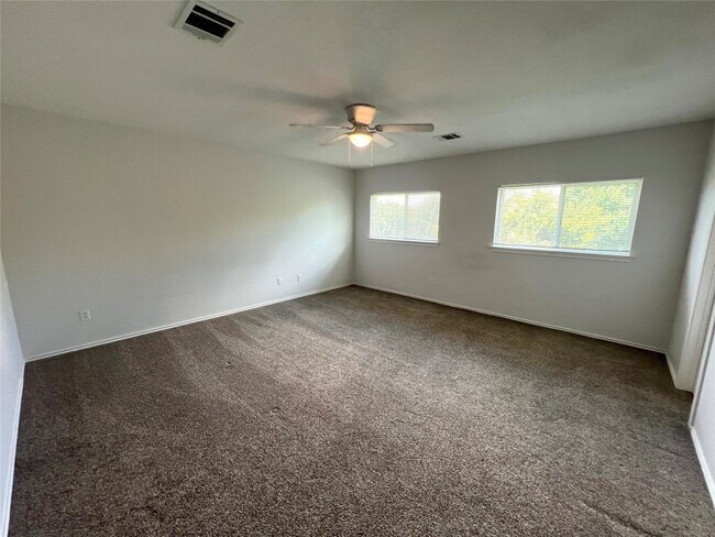 Building Photo - 2423 Glen Field Dr