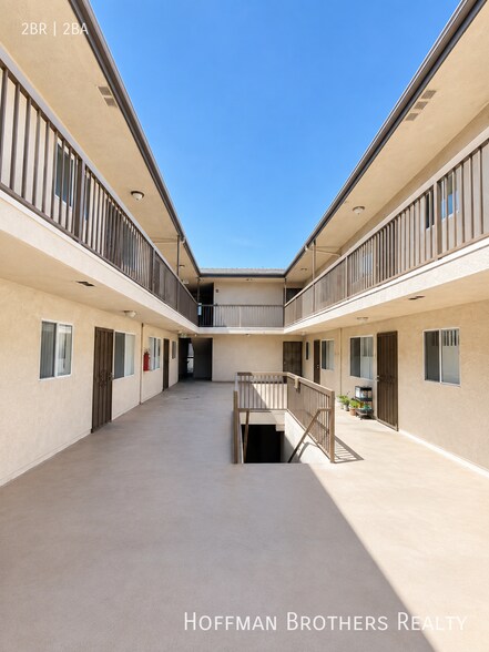 Building Photo - 221 W Elm Ave