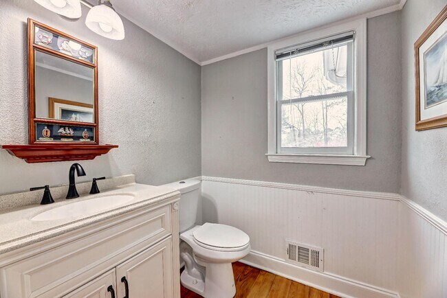 Building Photo - 4843 McPherson Dr NE