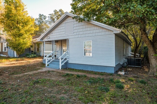 Building Photo - Bessemer Gem! Modern Renovation, Huge Livi...