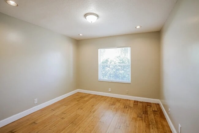 Building Photo - 12611 SW 7th Pl