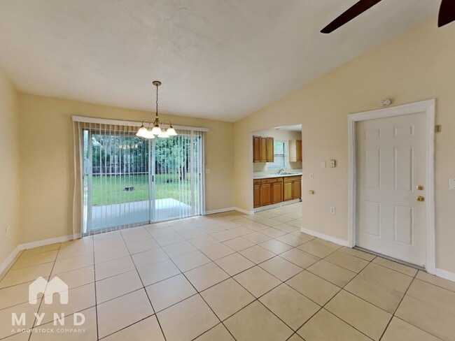 Building Photo - 1942 Peoria St