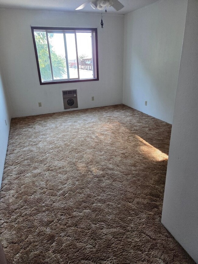 Building Photo - 2 bed 1 bath